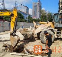 肉棒入小穴视频高温下的坚守｜道路建设者用汗水铺就畅通路